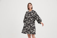 Load image into Gallery viewer, TUCK CUFF OVERSIZED DRESS (size s/m)
