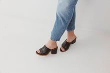 Load image into Gallery viewer, SPHERE HEEL (size 37 &amp; 38)
