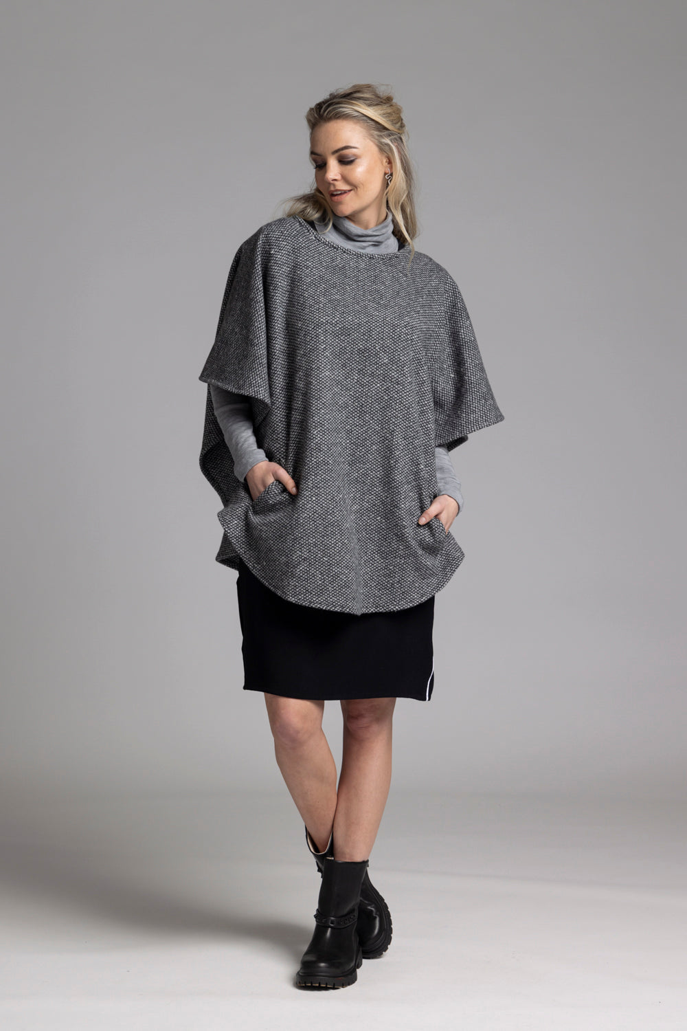 SPECKLE WOOL CAPE