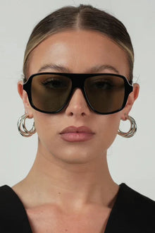 Otra Mikki Sunnies is an oversized plastic Aviator, Sleek, Sheek and Timeless