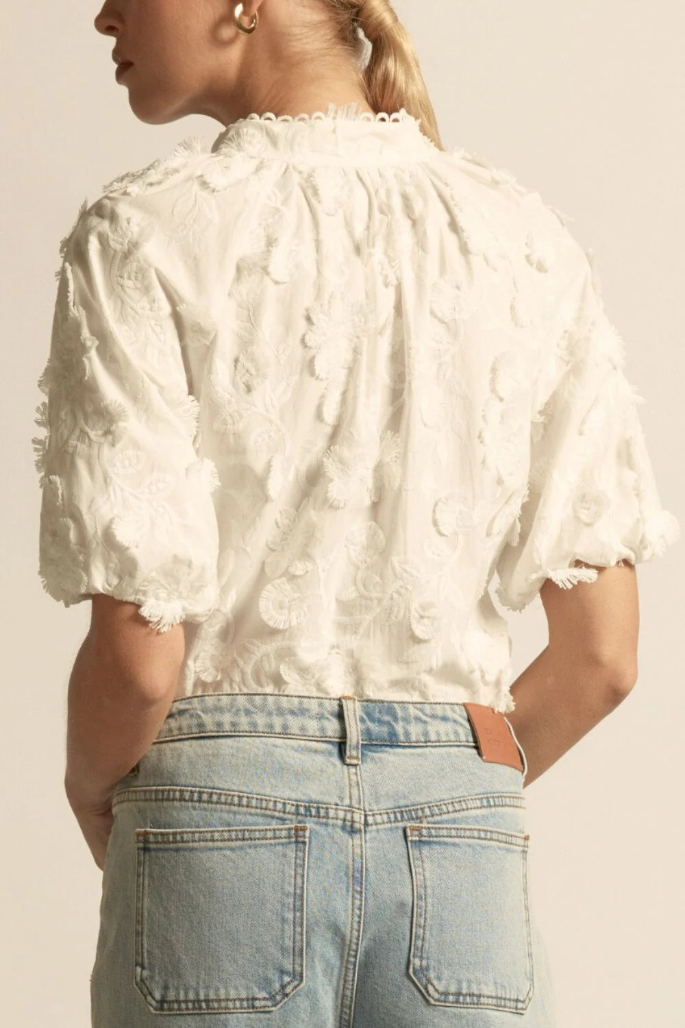 ZOE KRATZMANN | SOLSTICE TOP
crafted in dynamic 3d floral broderie, the solstice top is finished with scalloped lace trims for added charm. a high neck-stand lends structure, while elbow-length blouson sleeves with elasticated cuffs create soft volume. refined and versatile, it’s designed for both everyday wear and occasion dressing.
100% cotton 3D broderie
all-over 3d floral broderie
scalloped lace trims for elevated finish
high neck-stand for structure
elbow-length blouson sleeve with elasticated cuff