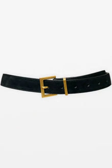 Bobby Belt

Belt Length 107cm, Width 2.7cm

Composition: 100% Suede

BRAND: Stella + Gemma