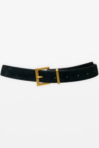 Bobby Belt

Belt Length 107cm, Width 2.7cm

Composition: 100% Suede

BRAND: Stella + Gemma