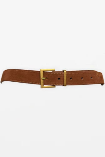 Bobby Belt

Belt Length 107cm, Width 2.7cm

Composition: 100% Suede

BRAND: Stella + Gemma