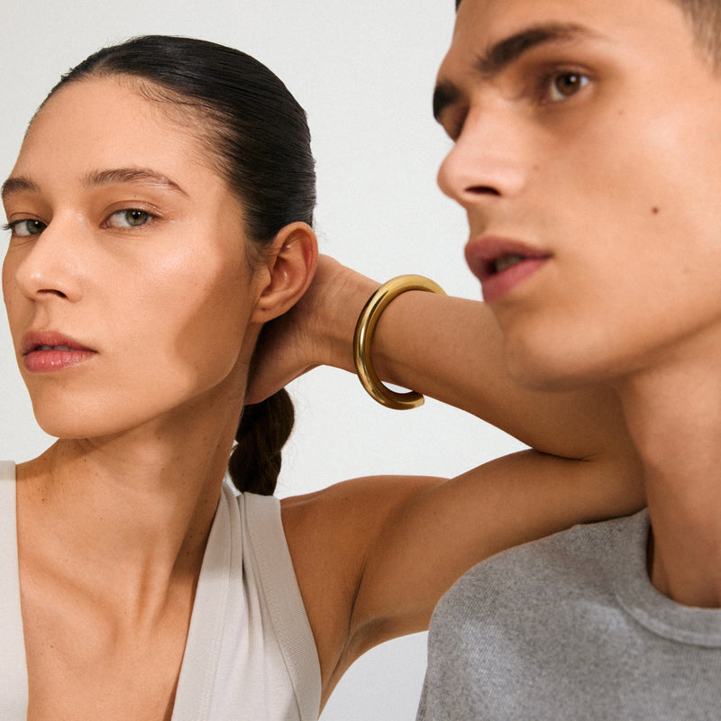 PILGRIM | PHASE RECYCLED BRACELET
Gold-plated bangle with classic design.
Chunky bangle.
Measures 18 cm in circumference
Waterproof finish for lasting shine
Crafted from 99% recycled materials

Composition: 99% Recycled Stainless steel, 1% Plating