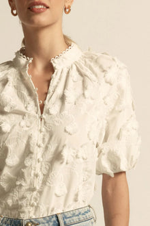ZOE KRATZMANN | SOLSTICE TOP
crafted in dynamic 3d floral broderie, the solstice top is finished with scalloped lace trims for added charm. a high neck-stand lends structure, while elbow-length blouson sleeves with elasticated cuffs create soft volume. refined and versatile, it’s designed for both everyday wear and occasion dressing.
100% cotton 3D broderie
all-over 3d floral broderie
scalloped lace trims for elevated finish
high neck-stand for structure
elbow-length blouson sleeve with elasticated cuff
