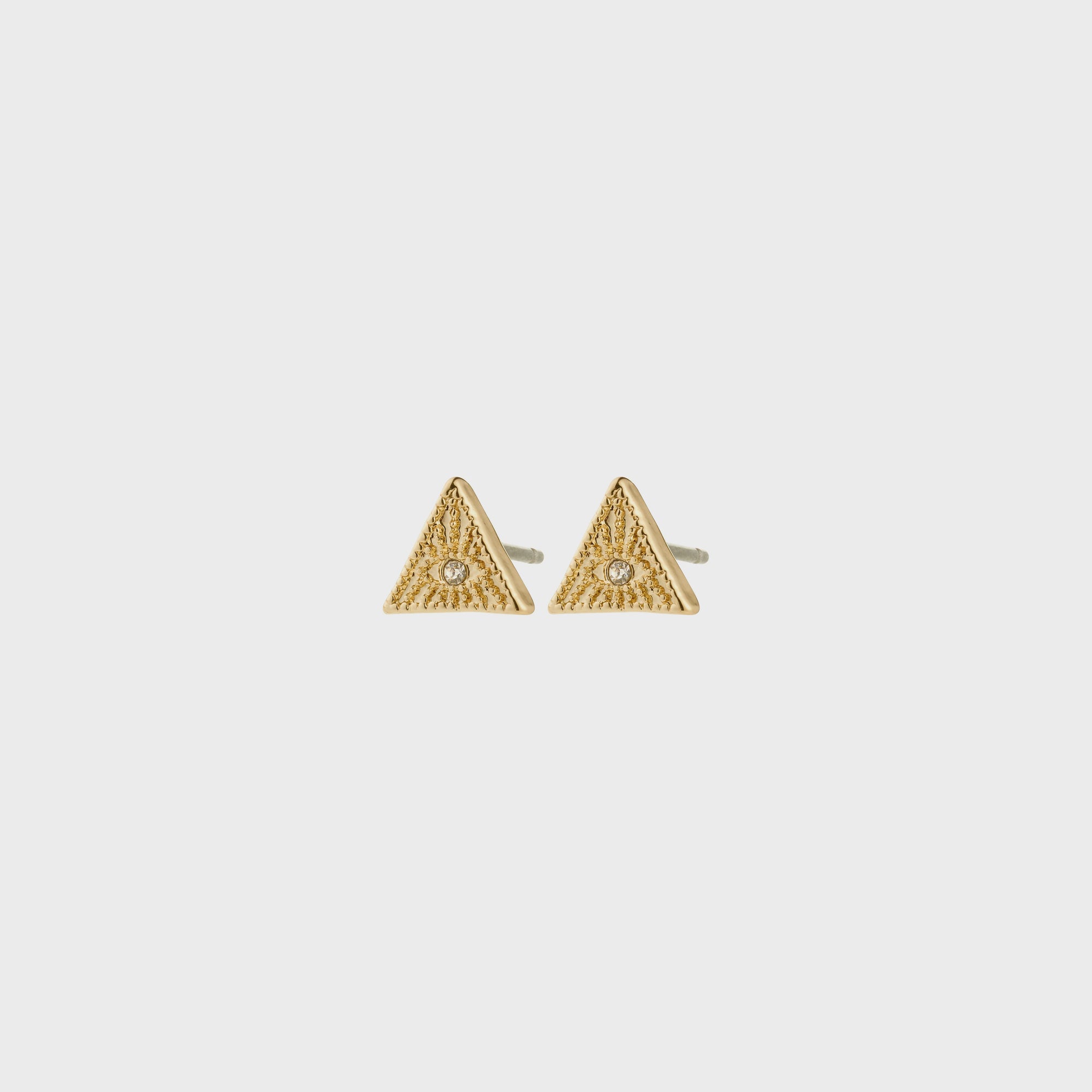 PILGRIM | RYLEE RECYCLED CRYSTAL EARRINGS
The all-seeing eye for a spiritual essence
Measures 7mm in length
Adds a boho chic twist to your look
Made from 87% recycled material

Composition: 74% Recycled Brass, 13% Recycled Stainless steel, 12% Crystal, 1% Plating