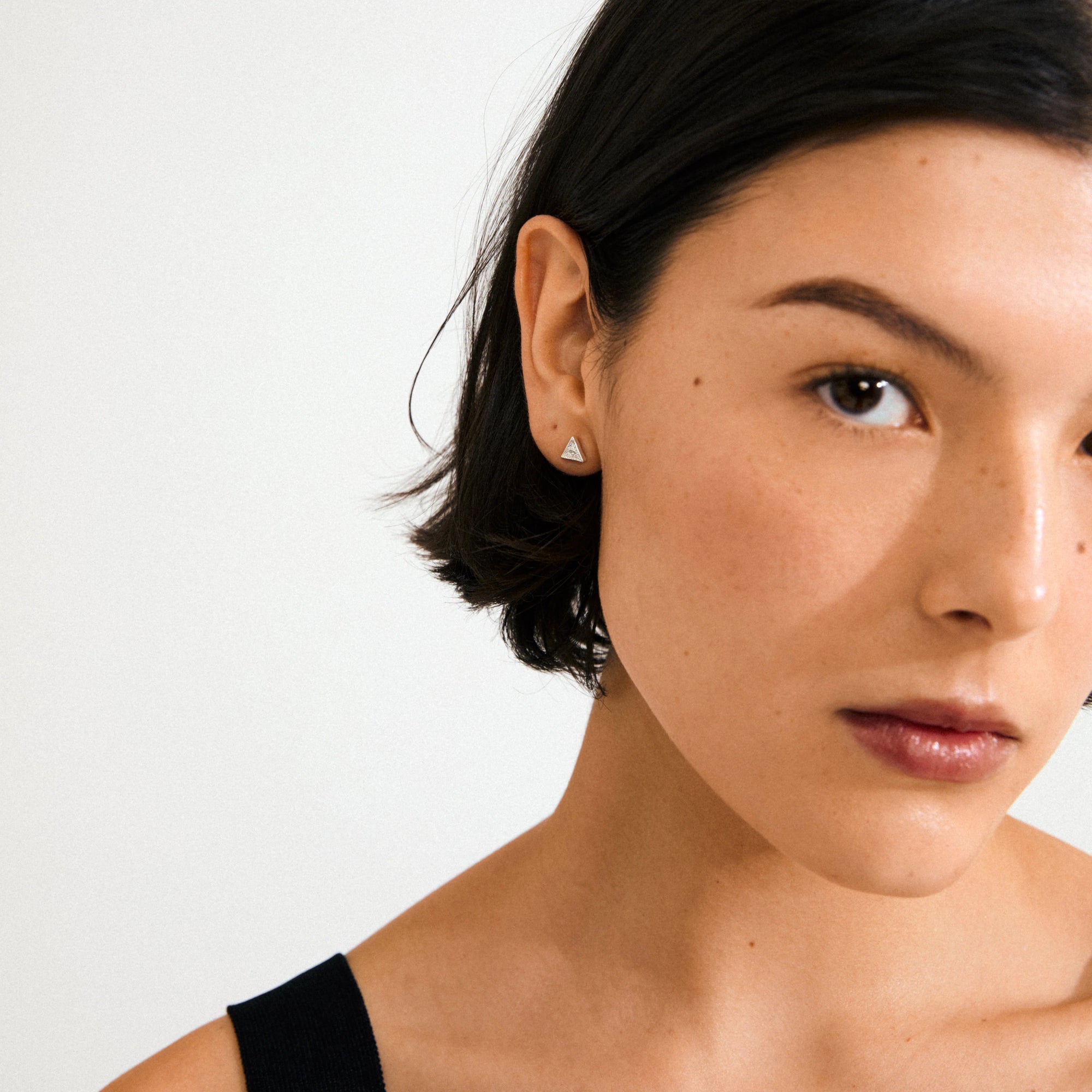 PILGRIM | RYLEE RECYCLED CRYSTAL EARRINGS
The all-seeing eye for a spiritual essence
Measures 7mm in length
Adds a boho chic twist to your look
Made from 87% recycled material

Composition: 74% Recycled Brass, 13% Recycled Stainless steel, 12% Crystal, 1% Plating