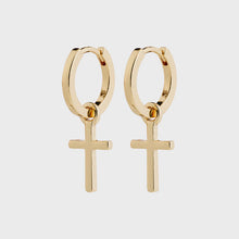 PILGRIM | FLYNN RECYCLED EARRINGS

Small chunky hoops&nbsp;with a simple and stylish cross pendant available in silver-plated &amp; gold-plated. A classic, timeless design with a sleek, shiny finish and a easy-to-use click clasp for effortless wear. Wear them on their own for a simple statement, or pair them with your favourite pieces to create a unique look that's all your own. The earrings are made from 99% recycled material - so you can feel good about your fashion-forward choice.