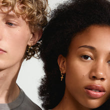 PILGRIM | FLYNN RECYCLED EARRINGS

Small chunky hoops&nbsp;with a simple and stylish cross pendant available in silver-plated &amp; gold-plated. A classic, timeless design with a sleek, shiny finish and a easy-to-use click clasp for effortless wear. Wear them on their own for a simple statement, or pair them with your favourite pieces to create a unique look that's all your own. The earrings are made from 99% recycled material - so you can feel good about your fashion-forward choice.
