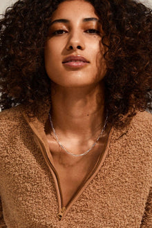 PILGRIM RONJA NECKLACE. SILVER. A stunning look with clear lines gives the classic necklace a new refreshing touch. Rectangular links create sharp lines and offer numerous possibilities for combinations with other chains for an individual and super trendy touch. The chain measures 40 + 9 cm.