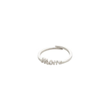 PILGRIM | LULU RECYCLED RING
Silver-plated Mom stack ring
Simple and understated design
Adjustable size for a perfect fit
A timeless piece
Crafted from 99% recycled materials

Composition: 99% Recycled Brass, 1% Plating