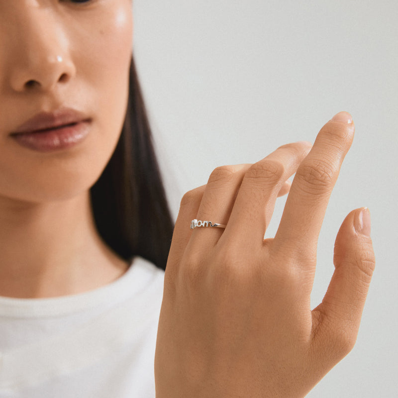 PILGRIM | LULU RECYCLED RING
Silver-plated Mom stack ring
Simple and understated design
Adjustable size for a perfect fit
A timeless piece
Crafted from 99% recycled materials

Composition: 99% Recycled Brass, 1% Plating