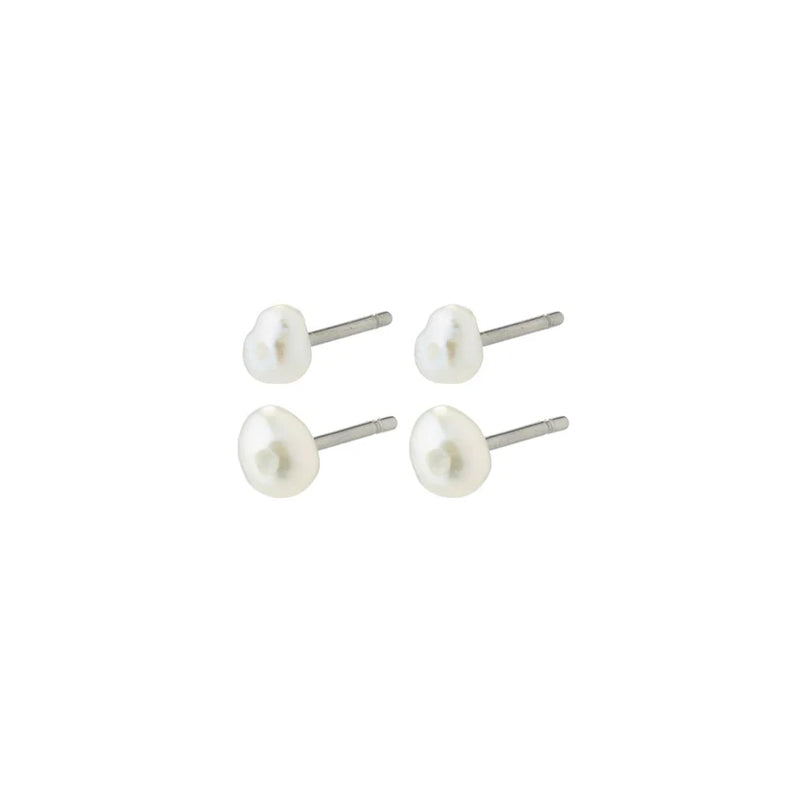 PILGRIM | JOHANNE PEARL EARRINGS 2-1 SET

Add some pretty pearls to your look with the 2-in-1 set of stud earrings with genuine freshwater pearls. Pearls never go out of fashion, and right now they are especially trendy. Wear them where it makes sense - together or separately - with the four studs you're guaranteed a simple and classy accessory with a touch of natural elegance.