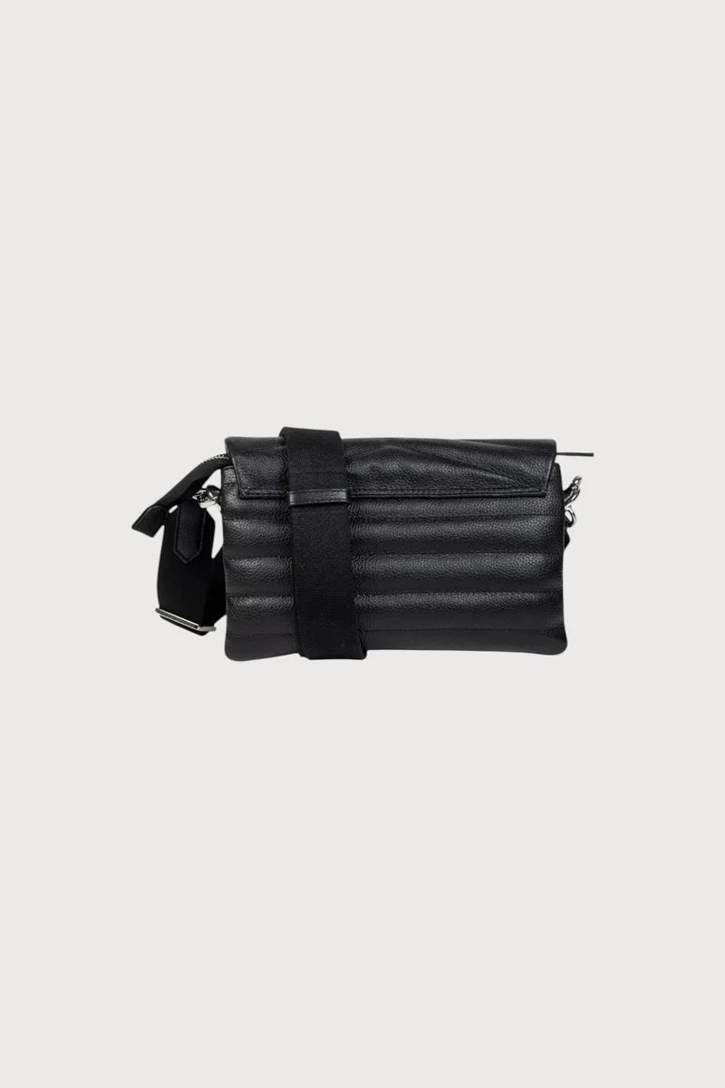 Alēo Darlo mini crossbody bag

features:

crossbody chevron quilted puffer with accordion style compartments | canvas crossbody strap | sand coloured cotton lining with interior zip closure and exterior magnetic closure | foil embossed signature on strap detail

leather &amp; hardware:

soft grained calf leather
signature zip puller | silver finish
on black leather, gold finish on
non-black leather

dimensions:

height 30cm | width 28cm | depth 8cm

Designed in Ireland