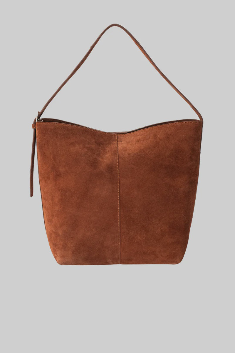 The Esme Suede Tote by Alēo is where luxury meets everyday function. Crafted from a premium mix of soft pebbled calf leather and rich calf suede, this large structured tote adds a sophisticated pop of cranberry and rust to your wardrobe.