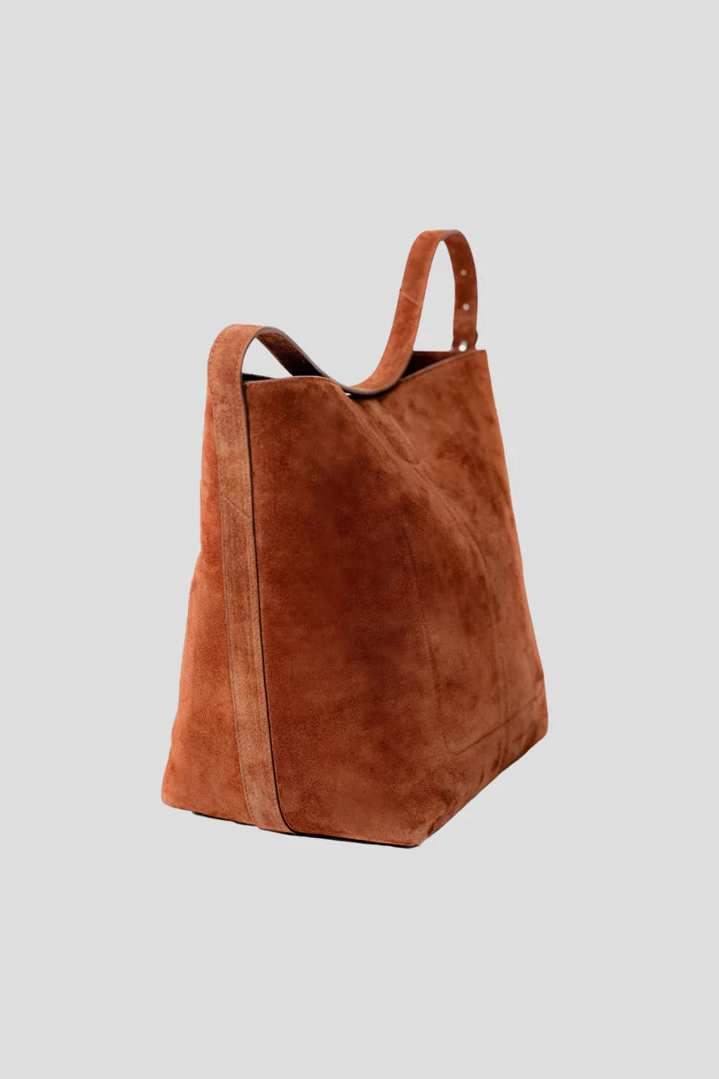The Esme Suede Tote by Alēo is where luxury meets everyday function. Crafted from a premium mix of soft pebbled calf leather and rich calf suede, this large structured tote adds a sophisticated pop of cranberry and rust to your wardrobe.