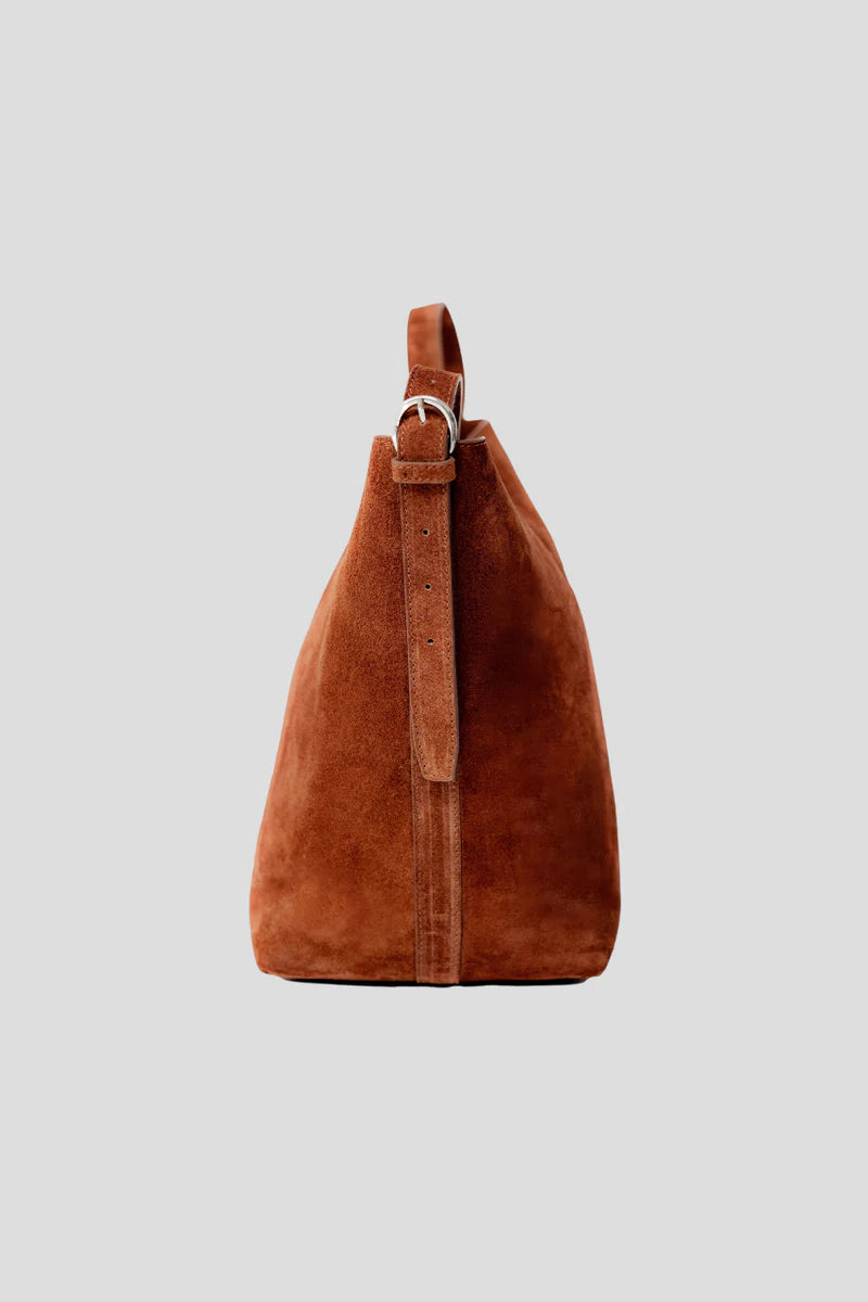 The Esme Suede Tote by Alēo is where luxury meets everyday function. Crafted from a premium mix of soft pebbled calf leather and rich calf suede, this large structured tote adds a sophisticated pop of cranberry and rust to your wardrobe.