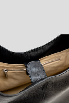 Alēo | LOLA &nbsp;SHOULDER BAG
Large hobo style shoulder bag featuring a spacious interior.
Internal compartments and comfortable wide shoulder strap.
Internal foil embossed signature.
Calf suede leather.

Dimensions
Height: 50 cm
Width: 35.5 cm
Depth: 13 cm

Designed in Ireland.