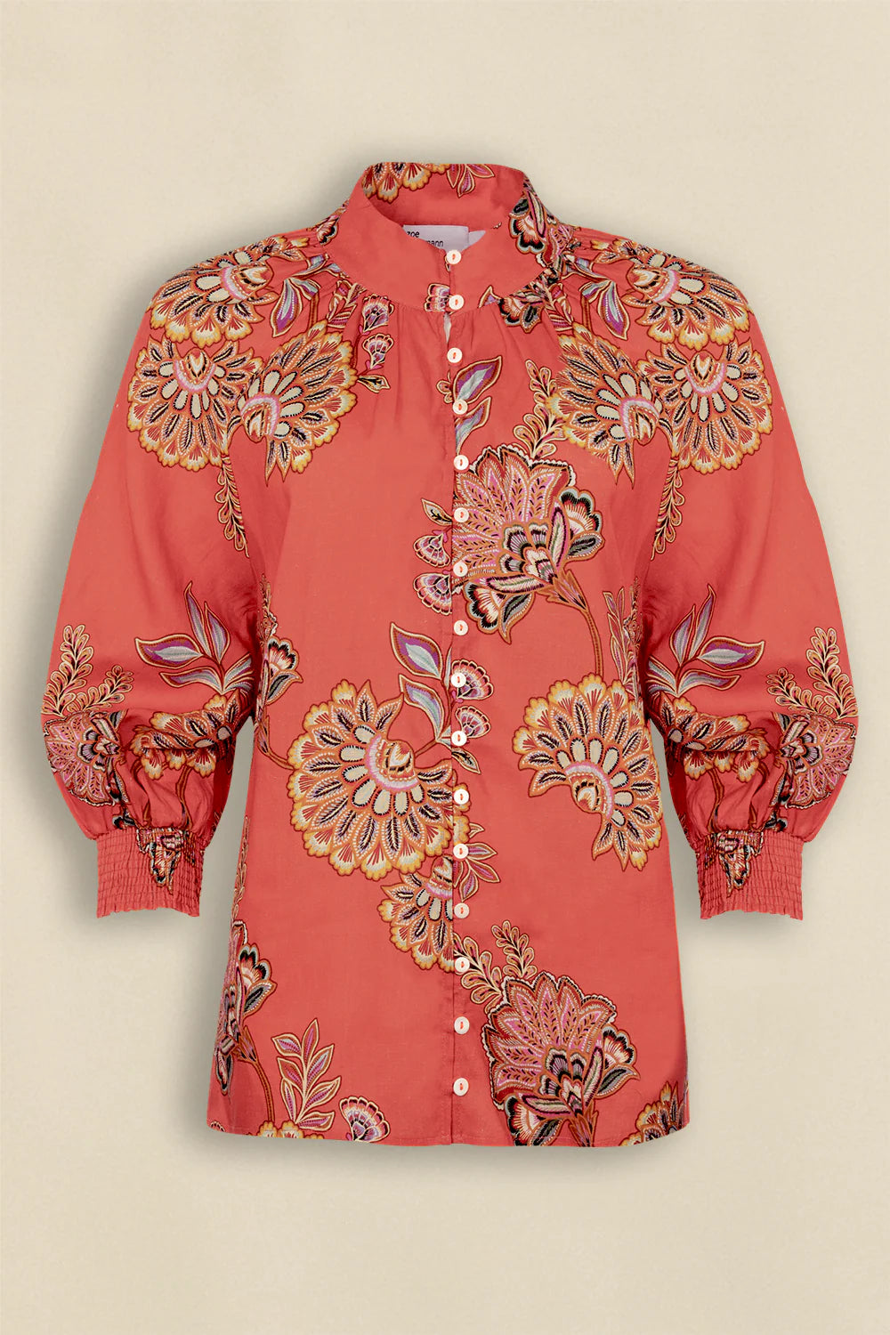 ZOE KRATZMANN | INSPIRE TOP

A refined take on the classic summer blouse. Crafted in airy linen with considered design
details, the inspire top brings quiet sophistication to warm-weather dressing.

100% lightweight linen composition