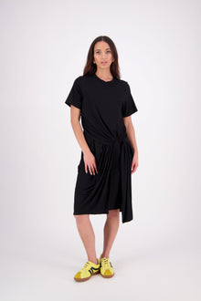 An easy-wear summer staple, 
the N-E-S Ava Knit Dress features a twist pull-through front detail creating a soft, half-moon shape and a subtle asymmetric hem. Designed in a breathable knit with short sleeves and a flattering knee-length cut, it’s the effortless throw-on dress you'll reach for time and time again. Just add slides or sneakers.

Our model is 174cm and wear a XS.

Composition: viscose spandex

Designed and Made in New Zealand