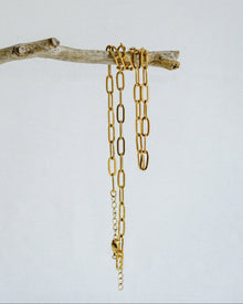CASTEL & CO | AVA NECKLACE
Effortlessly chic and endlessly versatile, the Ava Necklace features a gold-plated paperclip chain, offering a modern take on a timeless classic. Its sleek, minimalist design makes it perfect for layering or wearing solo as a subtle statement. Whether dressed up or down, this piece adds an elegant edge to any look—a must-have staple for every jewellery collection.
Main material: stainless steel, gold plating
Necklace length: 40 + 5 cm
Waterproof and hypoallergenic
Weight: 5g