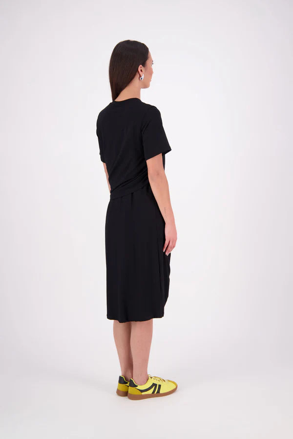 An easy-wear summer staple,
 the N-E-S Ava Knit Dress features a twist pull-through front detail creating a soft, half-moon shape and a subtle asymmetric hem. Designed in a breathable knit with short sleeves and a flattering knee-length cut, it’s the effortless throw-on dress you'll reach for time and time again. Just add slides or sneakers.

Our model is 174cm and wear a XS.

Composition: viscose spandex

Designed and Made in New Zealand