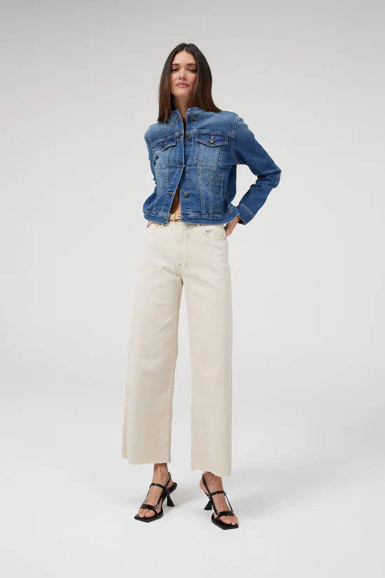 Dricoper Barrie Cream Jean A cropped wide-leg jeans designed mid to high rise. Slightly faded and lightly frayed at the bottom for a vintage appearance. At DRICOPER DENIM, we take pride in our Sustainable Fashion initiative and use eco-friendly materials to create our clothing.