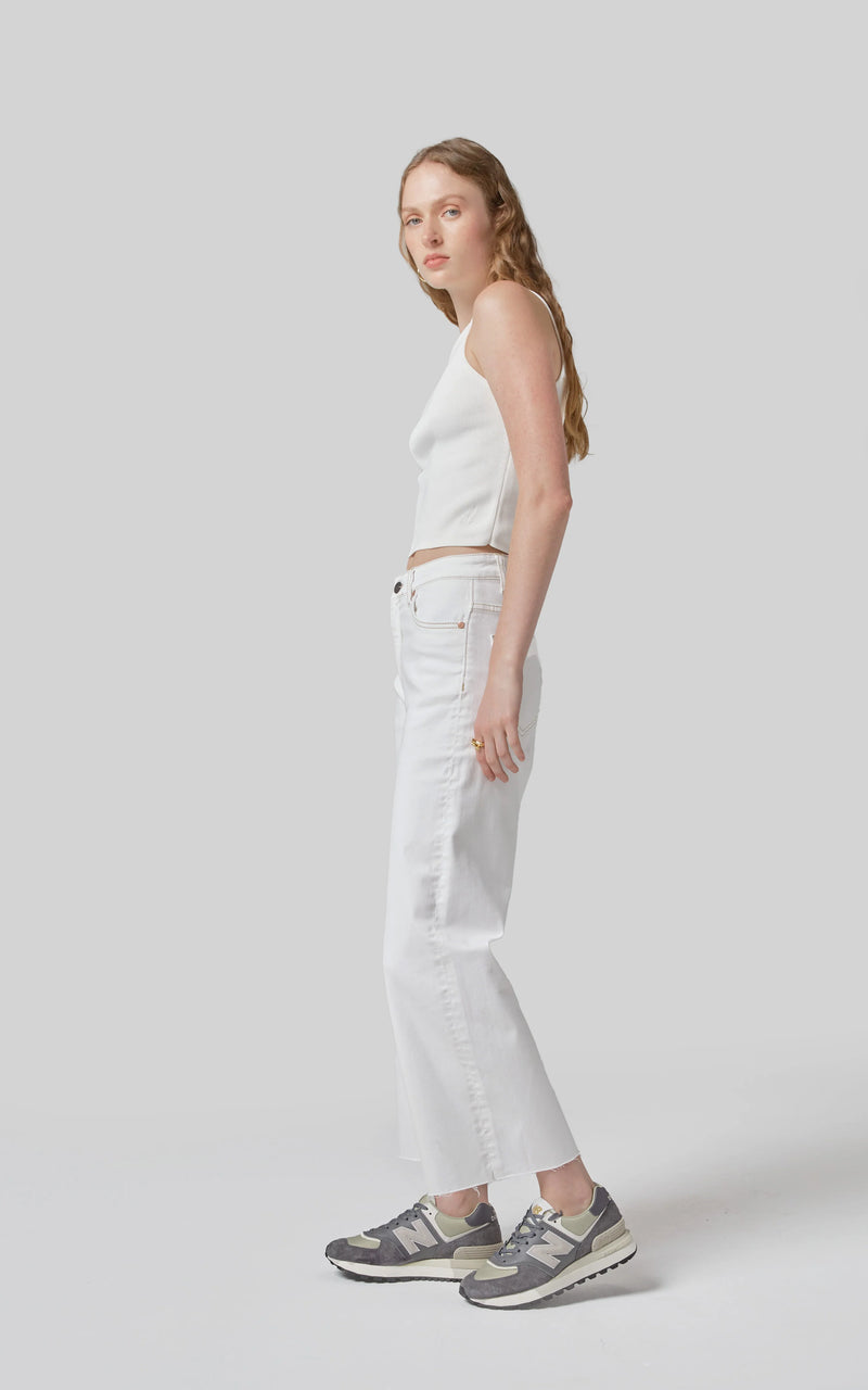 DRICOPER - The Barrie jean is a modern wide-leg style, designed to sit at a comfortable mid to high rise. Cut from premium stretch denim, it offers both structure and ease of movement, making it a versatile wardrobe staple. In crisp white with contrast stitching.
Composition: Stretch Denim - 98% Cotton 2% Elastane