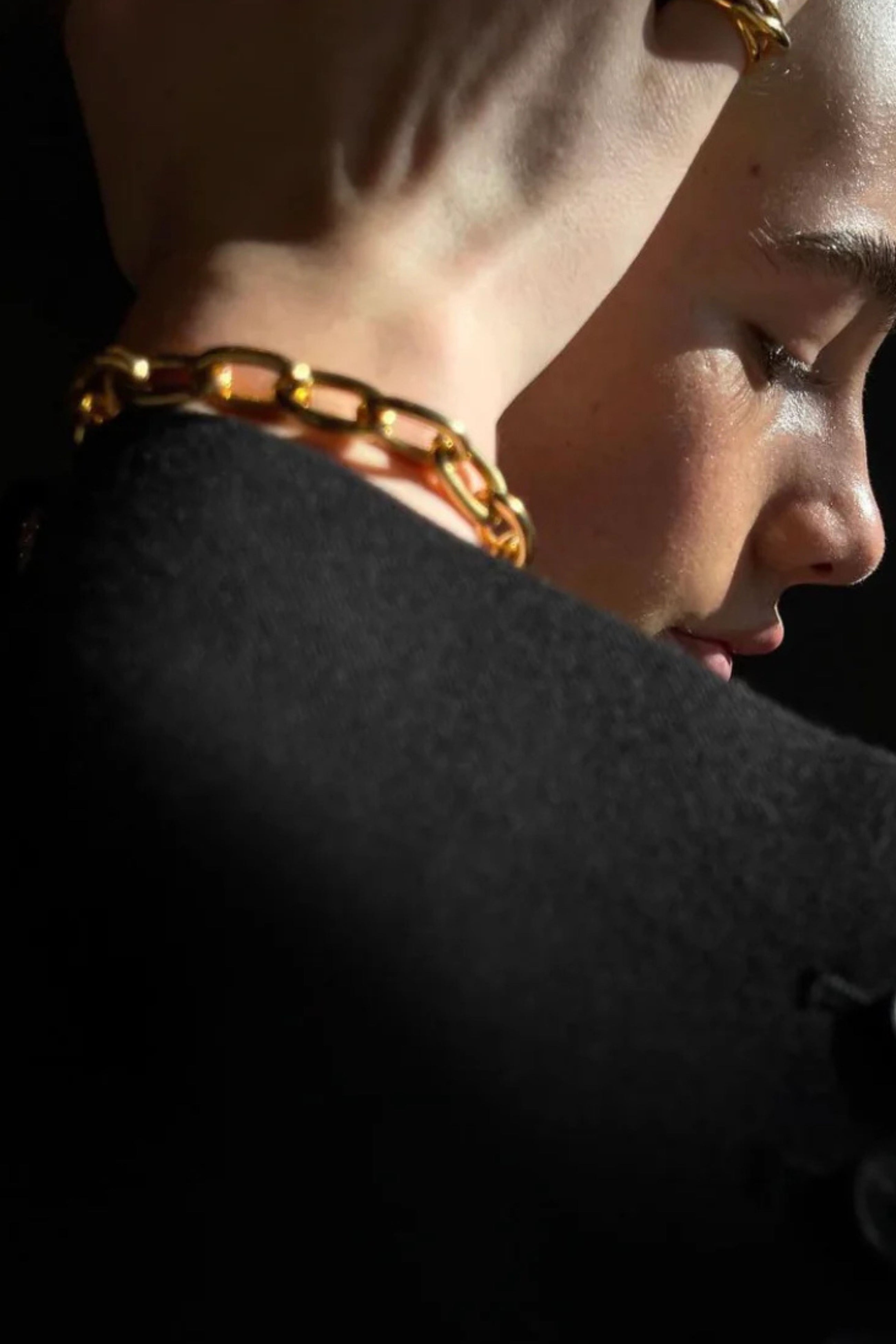 The PĀMU CECE BRACELET is such a versatile piece that can be worn for any occasion. Wear yours solo or stacked with some other pieces.

PĀMU jewellery is made to be worn everywhere, every day. Our pieces are water proof, sweat proof, ocean proof, nickel free and hypoallergenic.

Premium Stainless Steel + 18k gold PVD coating