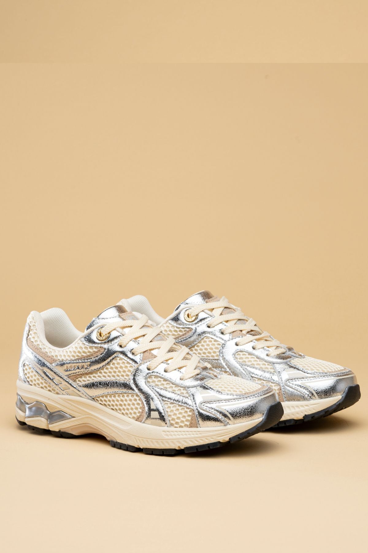 The ASFVLT CITY RUN SNEAKERS is a sneaker model by ASFVLT, designed for women who appreciate a blend of sporty elegance and modern style. These sneakers are crafted to offer both comfort and a fashionable statement, making them suitable for various occasions, from everyday wear to more active pursuits. The City Run is part of ASFVLT's range of women's sneakers.