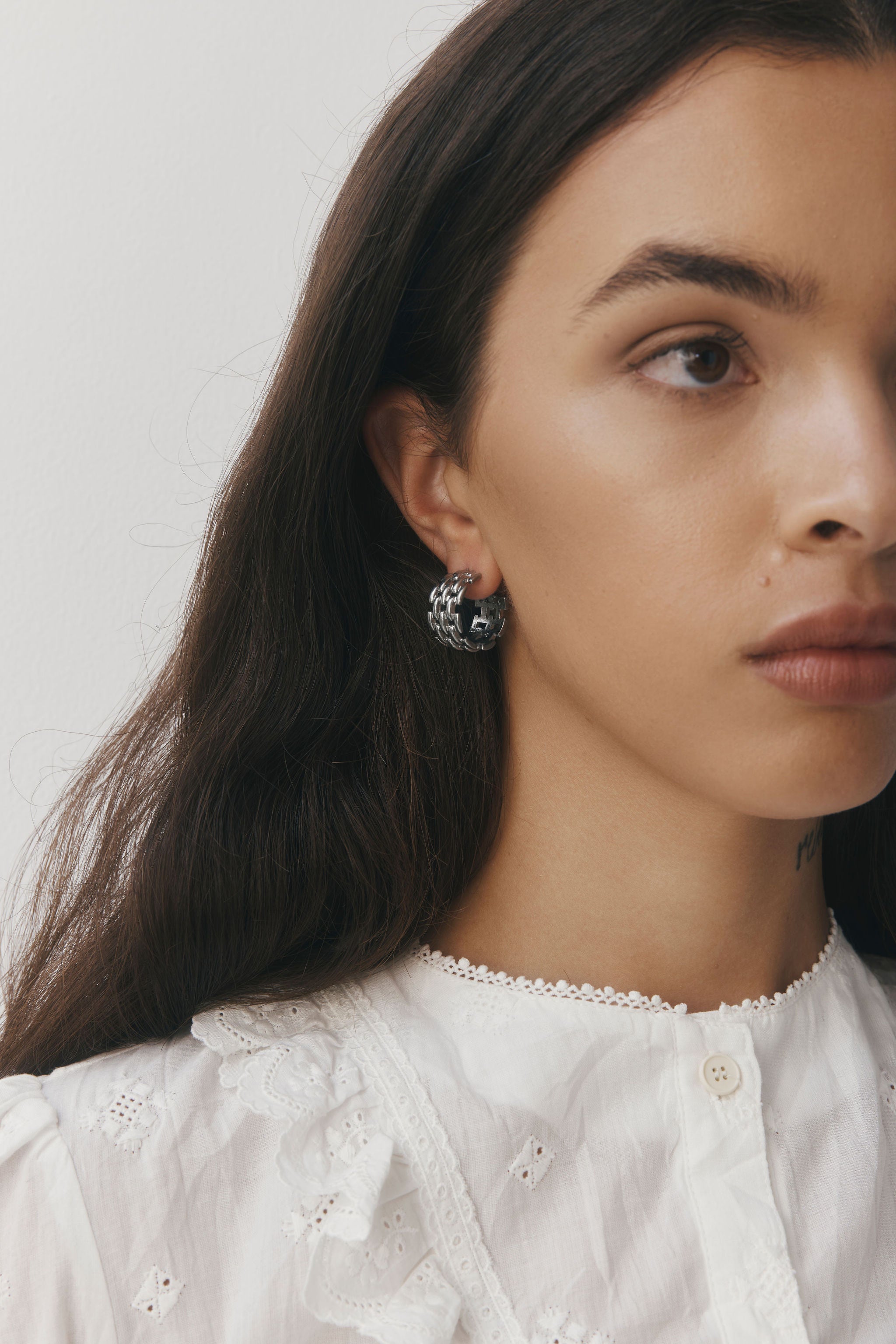 Chain Earrings by Castel & Co are stainless steel chain hoop earrings available in gold-plated and silver-tone finishes. Featuring a bold linked texture for a modern, statement edge while remaining versatile for everyday wear. Measuring 2.2 x 1.2 cm and weighing 11g, with a secure stud closure. Hypoallergenic and waterproof.
Final sale item — not eligible for returns due to hygiene regulations.
