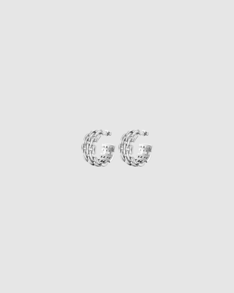 Chain Earrings by Castel & Co are stainless steel chain hoop earrings available in gold-plated and silver-tone finishes. Featuring a bold linked texture for a modern, statement edge while remaining versatile for everyday wear. Measuring 2.2 x 1.2 cm and weighing 11g, with a secure stud closure. Hypoallergenic and waterproof.
Final sale item — not eligible for returns due to hygiene regulations.