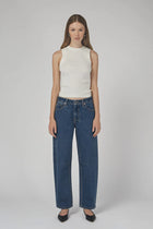 DRICOPER | CHLOE MID RISE BARREL

Mid-rise Barrel Jeans that sit on the hips and are made from sturdy 100% Cotton Denim. Style them with pointe flats or a heel for an elevated look.

Available colours : Pacific Blue &amp; Sunbleach

Model Wears Size 8/Small and is 176cm tall

Composition: 100% Cotton Denim