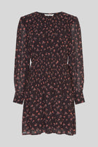 MSCH Evelda dress is a feminine and floral dress, in a viscose lightweight outer layer with a black pettycoat. The dress features a long sleeve with a wide cuff, a simple round neckline and an elastic at the waist. There are small buttons at the front of the dress, allowing you to choose whether you want it more open at the chest or fully closed.

Fitting
This dress has a regular fit. The model is 173cm and wears a size S.

Composition
100% Viscose