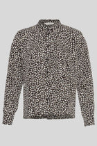 The MSCH Zeida shirt is crafted from a beautiful black fabric with a delicate white floral print. Featuring long sleeves, a small collar, and cuffs, it's the perfect everyday shirt thanks to its lightweight and comfortable design. Style it with black for a complete autumn look, or pair it with your favorite skirt to brighten up your outfit.