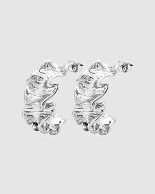 Textured, bold, and effortlessly chic—the Castel & Co Crinkle Earrings in Gold bring a sculptural edge to classic jewellery. Their organic, rippled design reflects light beautifully, creating a statement that feels both modern and timeless. Perfect for adding depth to minimal looks or enhancing an already bold ensemble, these earrings offer a sophisticated yet playful finish to any outfit.

Main material: gold plating, stainless steel
Closure type: stud
Earrings size: 3 x 1,5 cm
Waterproof/ hypoallergenic