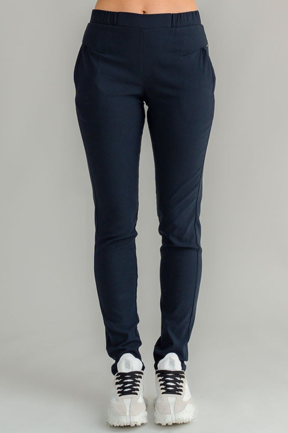 NES Dartsta Pant is the ultimate pant for easy wear and effortless style. Made from a super stretchy twill fabric, these pants feature a flat front and elasticated waist for a comfortable, flattering fit. The angled side pockets add practicality, making them perfect for both the office and a night out. With a slim leg silhouette