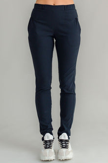 NES Dartsta Pant is the ultimate pant for easy wear and effortless style. Made from a super stretchy twill fabric, these pants feature a flat front and elasticated waist for a comfortable, flattering fit. The angled side pockets add practicality, making them perfect for both the office and a night out. With a slim leg silhouette