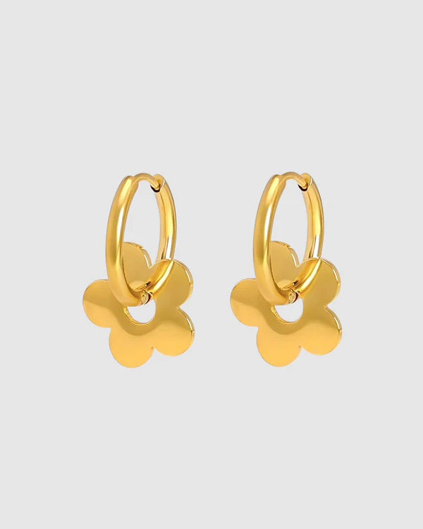 Playful, delicate, and full of charm—the Castel & Co Daisy Earrings in gold bring a fresh, whimsical touch to any look. With their dainty floral design and radiant gold finish, they add just the right amount of sweetness and sophistication. Perfect for everyday wear or as a subtle statement, these earrings are a little ray of sunshine for your jewellery collection.

Main material: gold plating, stainless steel
Closure type: congo
Earrings size: 1,5 x 1,5 cm
Waterproof and hypoallergenic
Weight: 7g