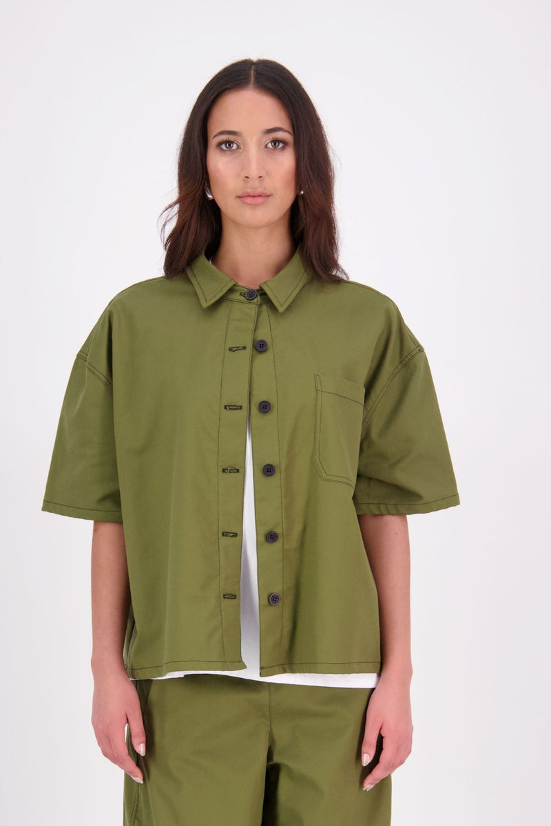 The N-E-S Demi Shirt is your ultimate summer must-have, blending a utilitarian edge with everyday versatility. Designed as a short-sleeve, boxy-fit shacket, it features a button-down front, single breast pocket, and elbow-length sleeves. Wear it open or closed—perfect for layering or styling solo through the warmer months.

Our model is 174cm and wear a XS/S (8-10)

Composition: Kale pop - cotton twill | Black - cotton, nylon

Designed and Made in New Zealand