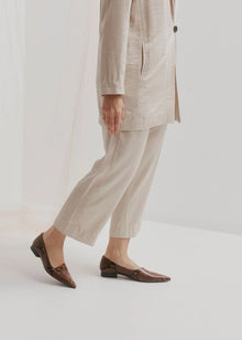 CHAOS &amp; HARMONY | DYNASTY FLAT
The DYNASTY FLAT in Coco Snake is a striking embossed pointed flat in deep chocolate and black tones. With an angled upper and elegant profile, this flat brings texture and edge to both office and off-duty outfits.
Coco snake embossed leather pointed flat
Soft leather lined
Black stack heel / Black rubber outsole
20mm / 0.78 inch heel
Smaller fit - if you are a half size, please size up
