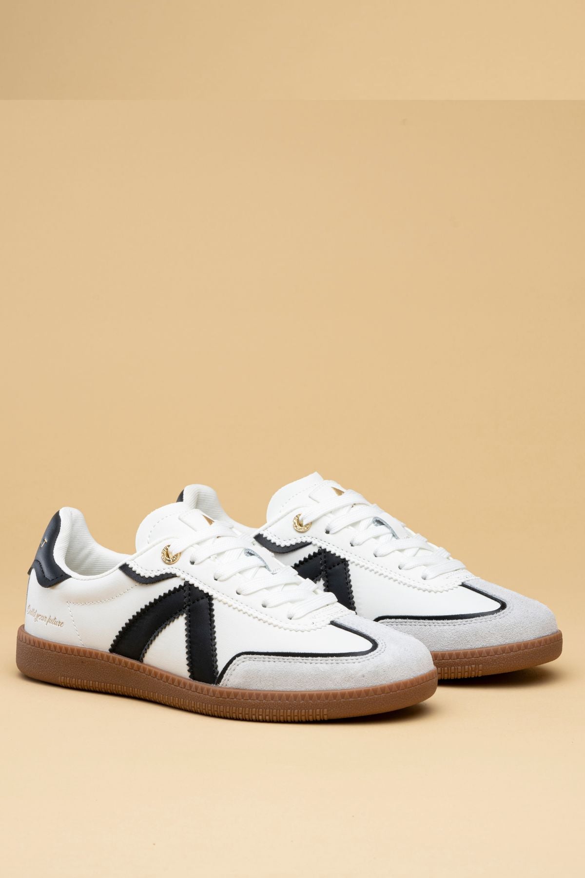 The ASFVLT ELITE CLASSIC SNEAKERS is a women's sneaker that combines retro running shoe design with modern comfort. It features a lightweight phylon sole and cushioned insole for all-day wear. The design is inspired by vintage styles, particularly tennis cleats, and is popular in fashion-forward SNEAKER.