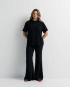 ROMY | SIGNATURE TEE

Classic crew neck boyfriend tee. This relaxed-fit tee features our signature Romy brandmark on the back.

Model is a size AU 8 and wears a size S

Composition: 100% Cotton