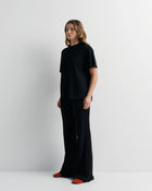 ROMY | SIGNATURE TEE

Classic crew neck boyfriend tee. This relaxed-fit tee features our signature Romy brandmark on the back.

Model is a size AU 8 and wears a size S

Composition: 100% Cotton