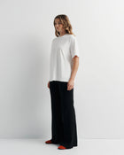 ROMY | SIGNATURE TEE

Classic crew neck boyfriend tee. This relaxed-fit tee features our signature Romy brandmark on the back.

Model is a size AU 8 and wears a size S

Composition: 100% Cotton