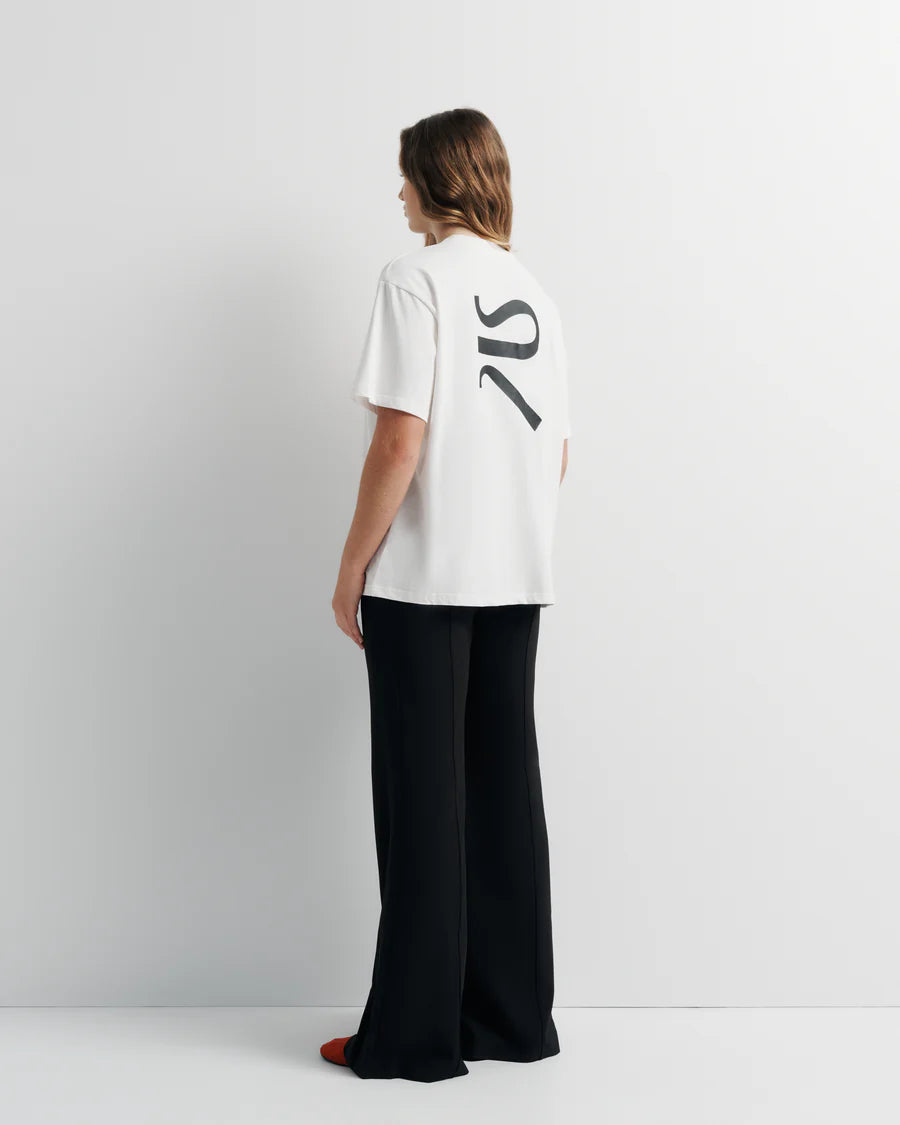 ROMY | SIGNATURE TEE

Classic crew neck boyfriend tee. This relaxed-fit tee features our signature Romy brandmark on the back.

Model is a size AU 8 and wears a size S

Composition: 100% Cotton