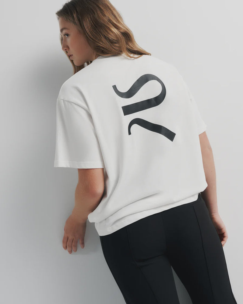 ROMY | SIGNATURE TEE

Classic crew neck boyfriend tee. This relaxed-fit tee features our signature Romy brandmark on the back.

Model is a size AU 8 and wears a size S

Composition: 100% Cotton