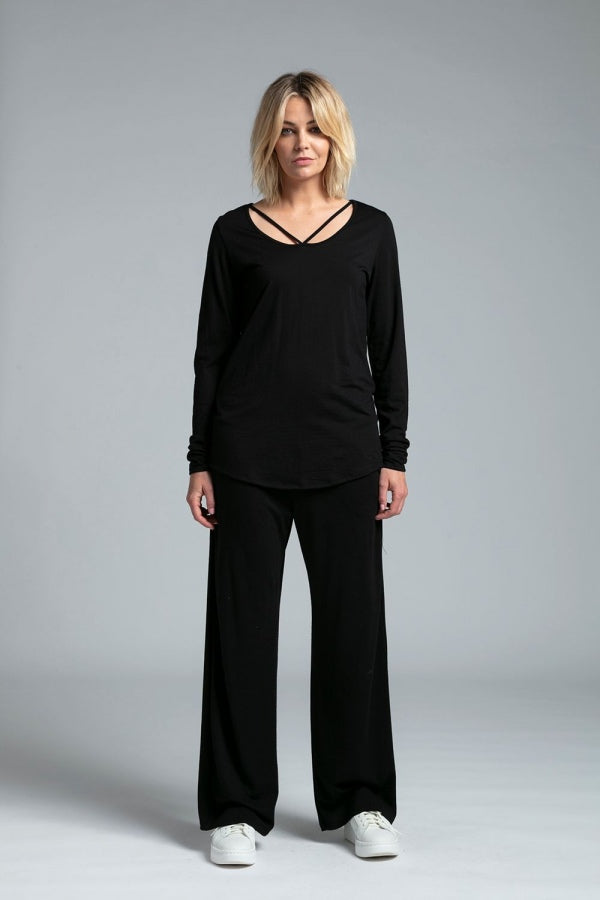 The NES Lounge Pant is the ultimate blend of comfort, warmth, and style. Designed with a wide flat front yoke and an elasticated back waistband, these pants offer a relaxed fit that moves with you. The side-angled pockets add a functional touch, while the straight leg creates a laid-back yet flattering silhouette. Perfect for lounging, casual outings, or traveling in style, the NES Lounge Pant is your go-to for easy, effortless comfort all day long.