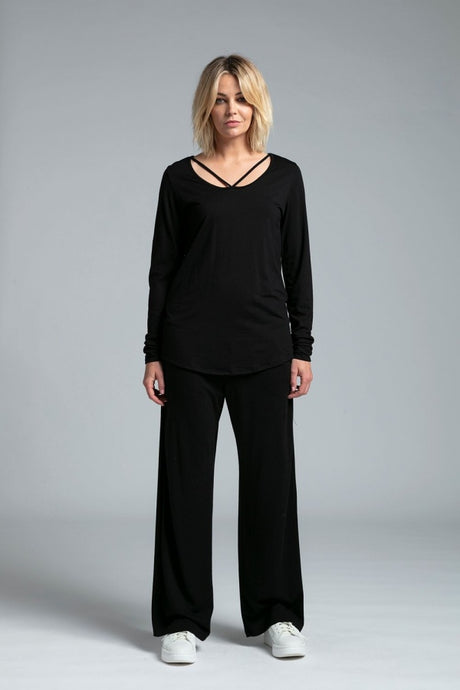 The NES Lounge Pant is the ultimate blend of comfort, warmth, and style. Designed with a wide flat front yoke and an elasticated back waistband, these pants offer a relaxed fit that moves with you. The side-angled pockets add a functional touch, while the straight leg creates a laid-back yet flattering silhouette. Perfect for lounging, casual outings, or traveling in style, the NES Lounge Pant is your go-to for easy, effortless comfort all day long.